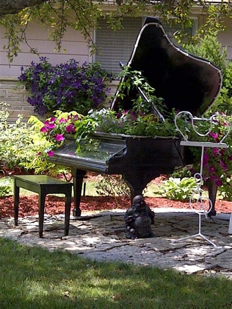 26 Diy Inventive Ideas How To Repurpose Old Pianos Diy Planters Garden