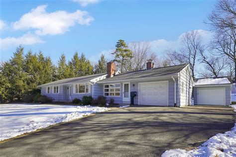 51 Village Dr Longmeadow 01106