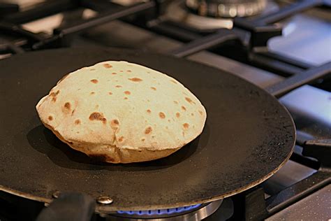 10 Best Tawa for Making Roti at Home [Buying Guide] - NomList