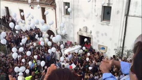 Roma Duemila Persone In Strada Per Il Carnevale Di San Lorenzo