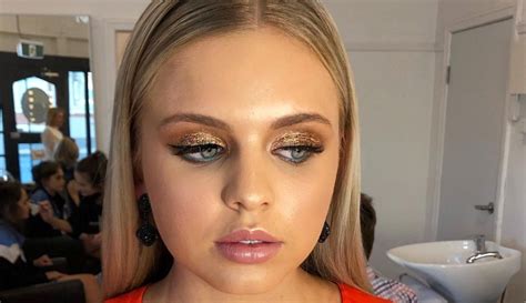 7 Gold Makeup Looks You Can Wear All Year Round Twidale