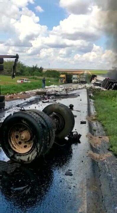 V Deo Grave Acidente Na Br Deixa Um Morto E Pista Interditada