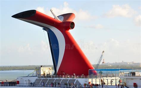 Carnival Ship Funnel Editorial Stock Image - Image: 37719439