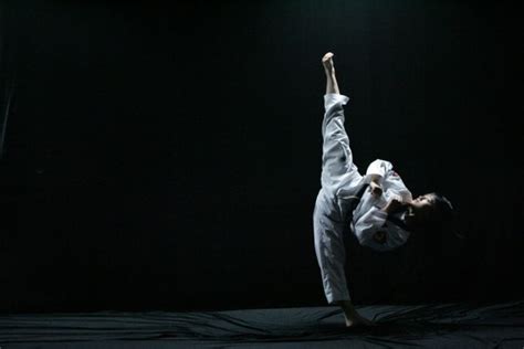 Taekwondo Kick Wallpaper Hd 970x600 Wallpaper Teahub Io