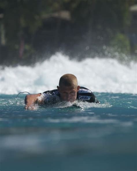 Mick Fanning Wins The 2007 World Title Hang Loose Pro Surfer