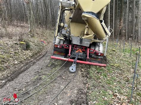 Bgld Achs Betonmischer Bergung Von Waldweg In Loipersbach Fireworld At