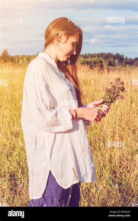 A Hippy Girl Holding A Bouquet Of Wildflowers Stock Photo Alamy