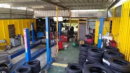 Gomera La Base Taller de reparación de automóviles en Jayuya