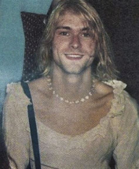 Pin By Pinner On Shoegazers Kurt Cobain Short Hair Kurt Cobain