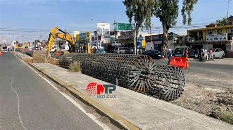 Reducen carriles por construcción del distribuidor vial de Amalucan