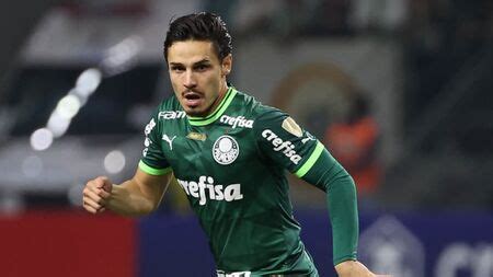 Raphael Veiga Do Palmeiras Protagoniza Momento Fofura Durante F Rias