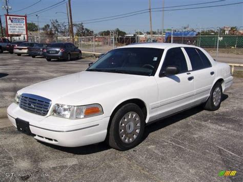 2003 Vibrant White Ford Crown Victoria Sedan 1533602