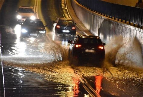 Malbork Tunel Pod Wiaduktem Kolejowym Jak Basen Zalane Inne Ulice I