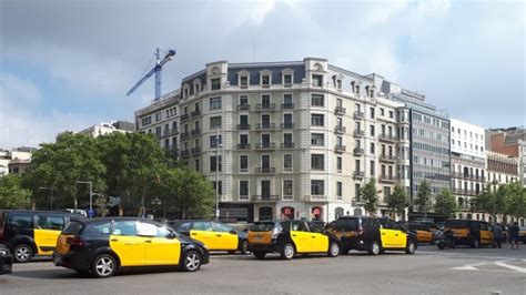 Los Taxistas De Barcelona Amenazan Con Movilizaciones Para El Mobile