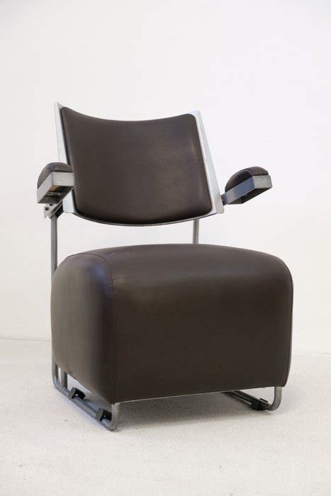 Inno Interior Oy Harri Korhonen Fauteuil Oscar Cuir Tube En