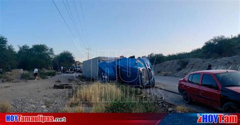 Hoy Tamaulipas Policias Evitan Rapinia De Nuggets Al Volcar Trailer