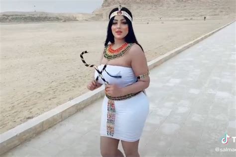 Photographer Arrested After Pyramid Shoot With Model In Egypt Saudi Press