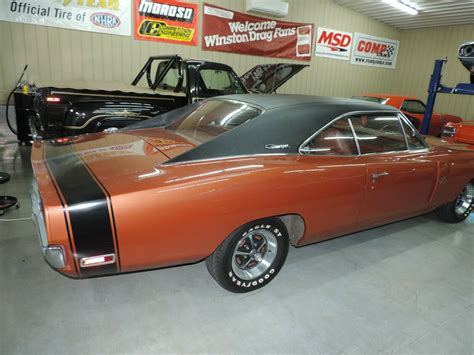 All Original 1970 Dodge Charger R T Flaunts Numbers Matching 440 V8 Autoevolution