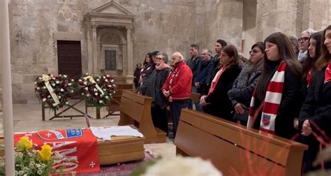 Certa Stampa Pomeriggio Di Funerali Duomo Gremito Per L Ultimo