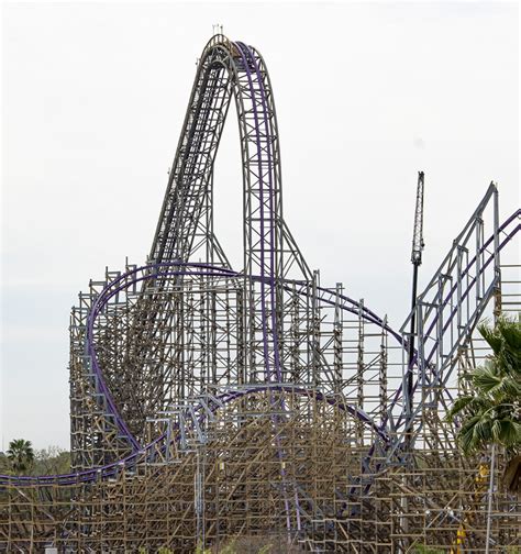 Iron Gwazi Stall - Coaster Kings