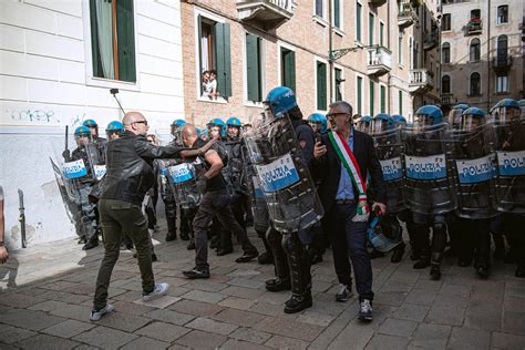 G Giustizia Scontri Tra Polizia E Manifestanti A Venezia Sky Tg