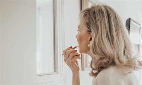 Comment Maquiller Une Peau Mature Les Conseils D Un Pro Femmes D