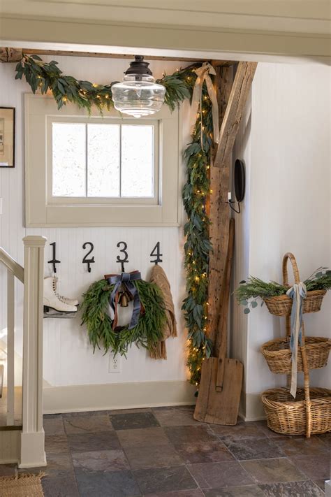christmas-entryway - Pine and Prospect Home