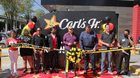 Inauguran Carls Jr Pabell N Serd N