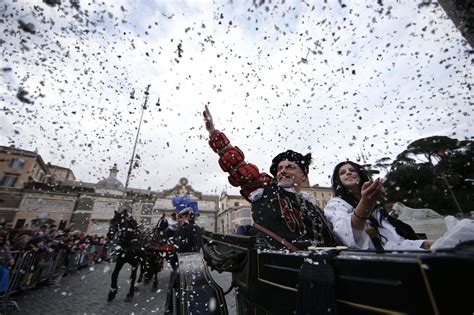 Sfilata E Fuochi Dartificio Per Il Carnevale Romano Corriere It