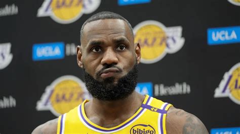 Lebron Gets Nd Straight Triple Double Anthony Davis Injured In Lakers