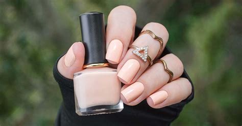 Únete a la tendencia del nude en tus uñas ELLA