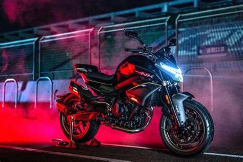 Una radical hypernaked china de 1 300 cc y motor KTM está a punto de