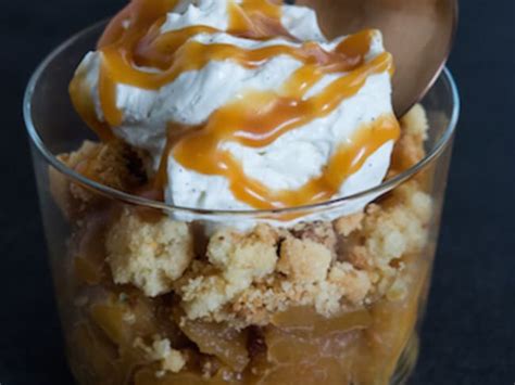 Verrine pommes caramel au beurre salé crumble chantilly mascarpone