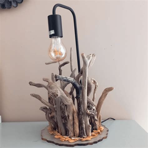 Lampe en bois flotté originale pièce unique paprykacapique