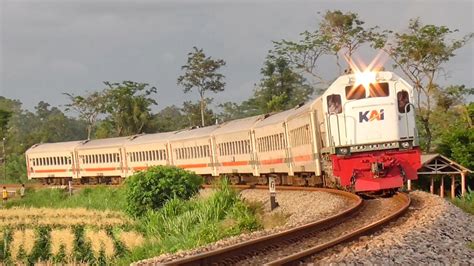 Hunting Banyak Kereta Api Ngebut Saat Sore Hari Di Tikungan Tajam