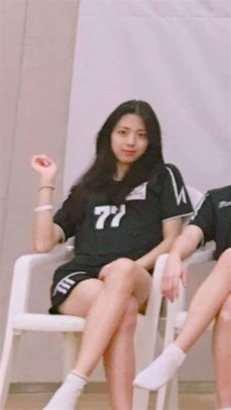 Itzy Yuna S Pre Debut Photos As Floorball Player Goes Viral Koreaboo