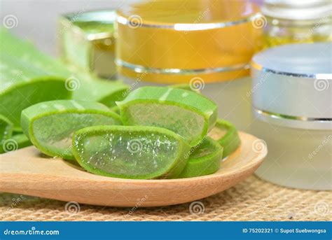 Aloe Vera Use In Spa For Skin Care Stock Image Image Of Succulent