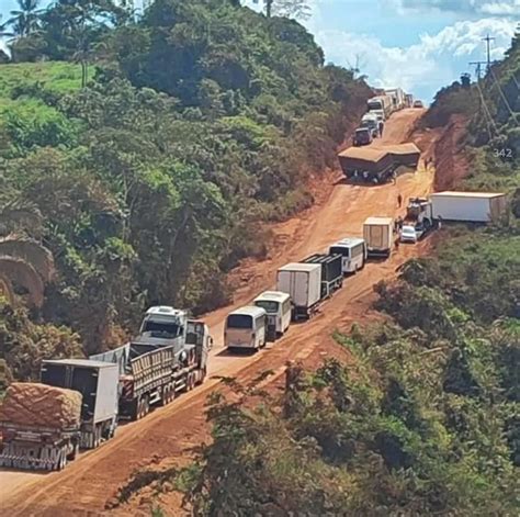 Carreta Carga De Gr Os Tomba Na Transamaz Nica E Interrompe Tr Nsito