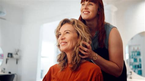 Los cortes de cabello que te harán ver como una mujer de 70 años