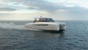 Yot 41, la linea di catamarani a motore Yot cresce con un 12 metri