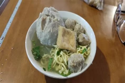 Rasakan Sensasi Gurih Dari Sajian Warung Bakso Yang Enak Dan Khas Di