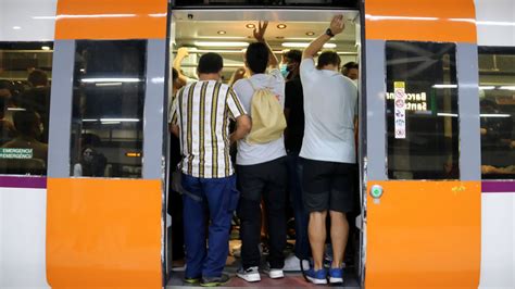 Interrumpida La Circulaci N En La R De Rodalies Al Salirse Un Tren De