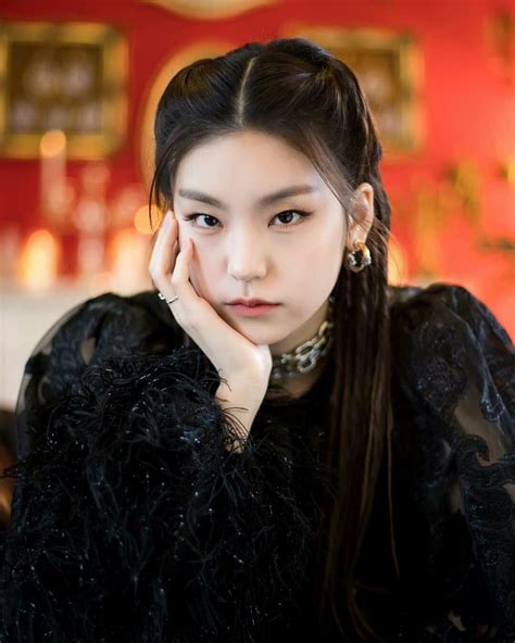 Yeji Wannabe” X Dispatch Itzy Girl Kpop Girls