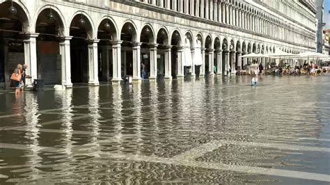 Prime Acque Alte A Venezia Ma Basse Per Attivazione Mose Piazza San