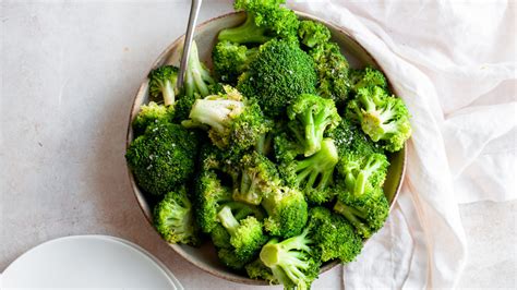 Easy Steamed Broccoli Recipe