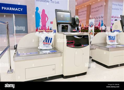 Self Checkout Tills Tesco Hi Res Stock Photography And Images Alamy