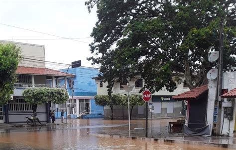 Rio Itabapoana Atinge Ruas De Bom Jesus No Rj E No Es Portal