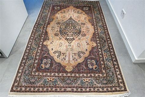 Beautiful Light Isfahan Persian Carpet 223 X 138 Cm Catawiki