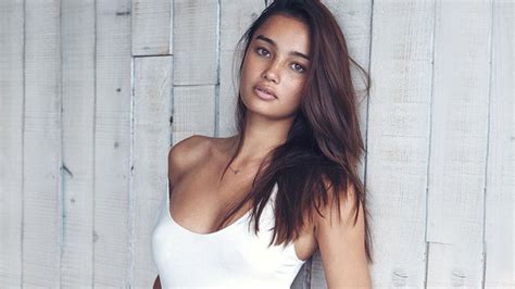 Kelsey Merritt Is First Filipino To Walk Victorias Secret Fashion Show