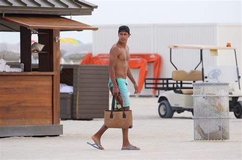 PHOTOS Cristina Cordula En Bikini En Corse Les Stars Aussi Sont